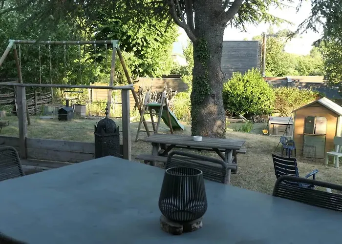 Maison Familiale Avec Grand Jardin A *