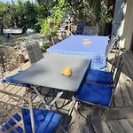 Maison Familiale Avec Grand Jardin A *