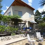 Сasa de vacaciones Maison Familiale Avec Grand Jardin A *