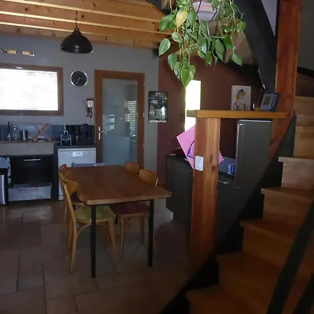 Maison Familiale Avec Grand Jardin A *