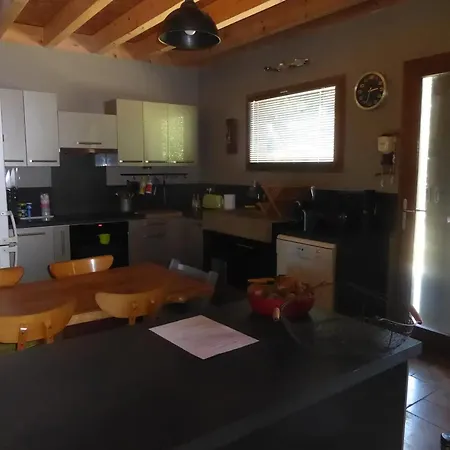 Maison Familiale Avec Grand Jardin A Holiday home *