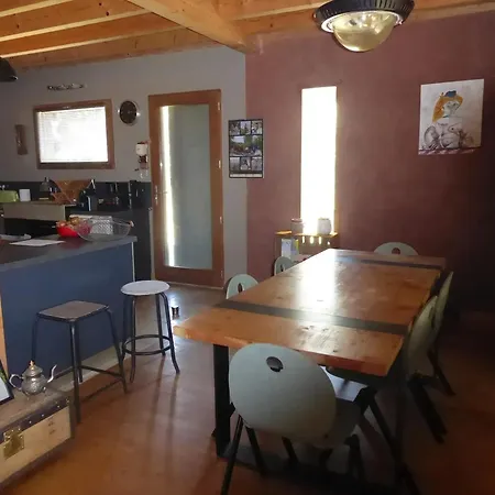 Holiday home Maison Familiale Avec Grand Jardin A Mane (Alpes-de-Haute-Provence)