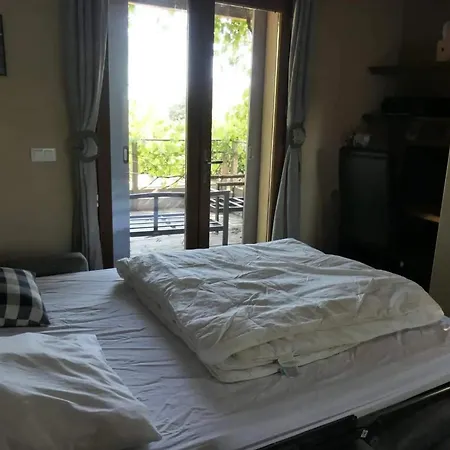 Holiday home Maison Familiale Avec Grand Jardin A