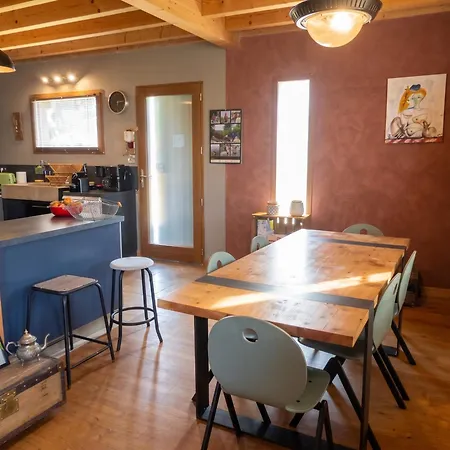 Holiday home Maison Familiale Avec Grand Jardin A Mane (Alpes-de-Haute-Provence)