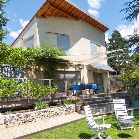 Holiday home Maison Familiale Avec Grand Jardin A