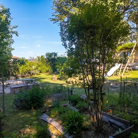 Maison Familiale Avec Grand Jardin A Holiday home *