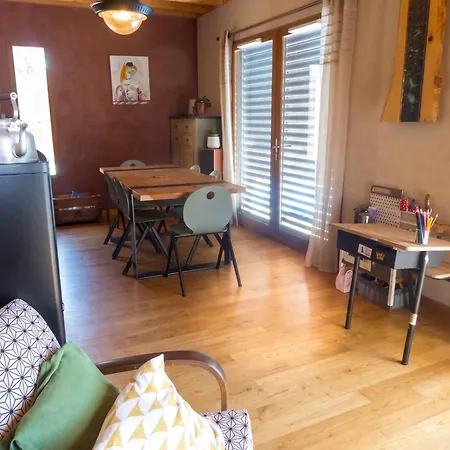Maison Familiale Avec Grand Jardin A Holiday home *