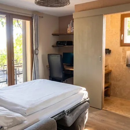 Holiday home Maison Familiale Avec Grand Jardin A Mane (Alpes-de-Haute-Provence)