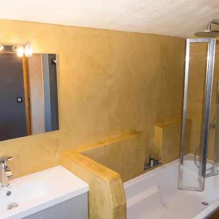 Holiday home Maison Familiale Avec Grand Jardin A Mane (Alpes-de-Haute-Provence)
