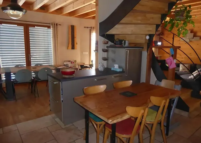 Maison Familiale Avec Grand Jardin A Holiday home Mane (Alpes-de-Haute-Provence)